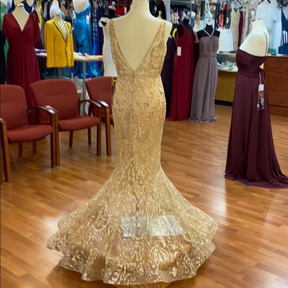 ⭐️SOLD⭐️ gold sparkly prom dress - Picture 4 of 8